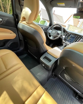 Volvo V60 Cross Country cena 122000 przebieg: 87237, rok produkcji 2019 z Białystok małe 781